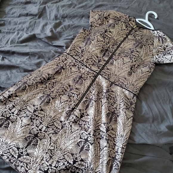 Oasis shift dress with cap sleeve - Picture 2 of 5